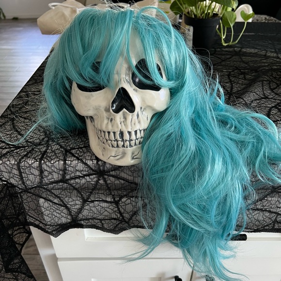 Turquoise Wig - Picture 4 of 7